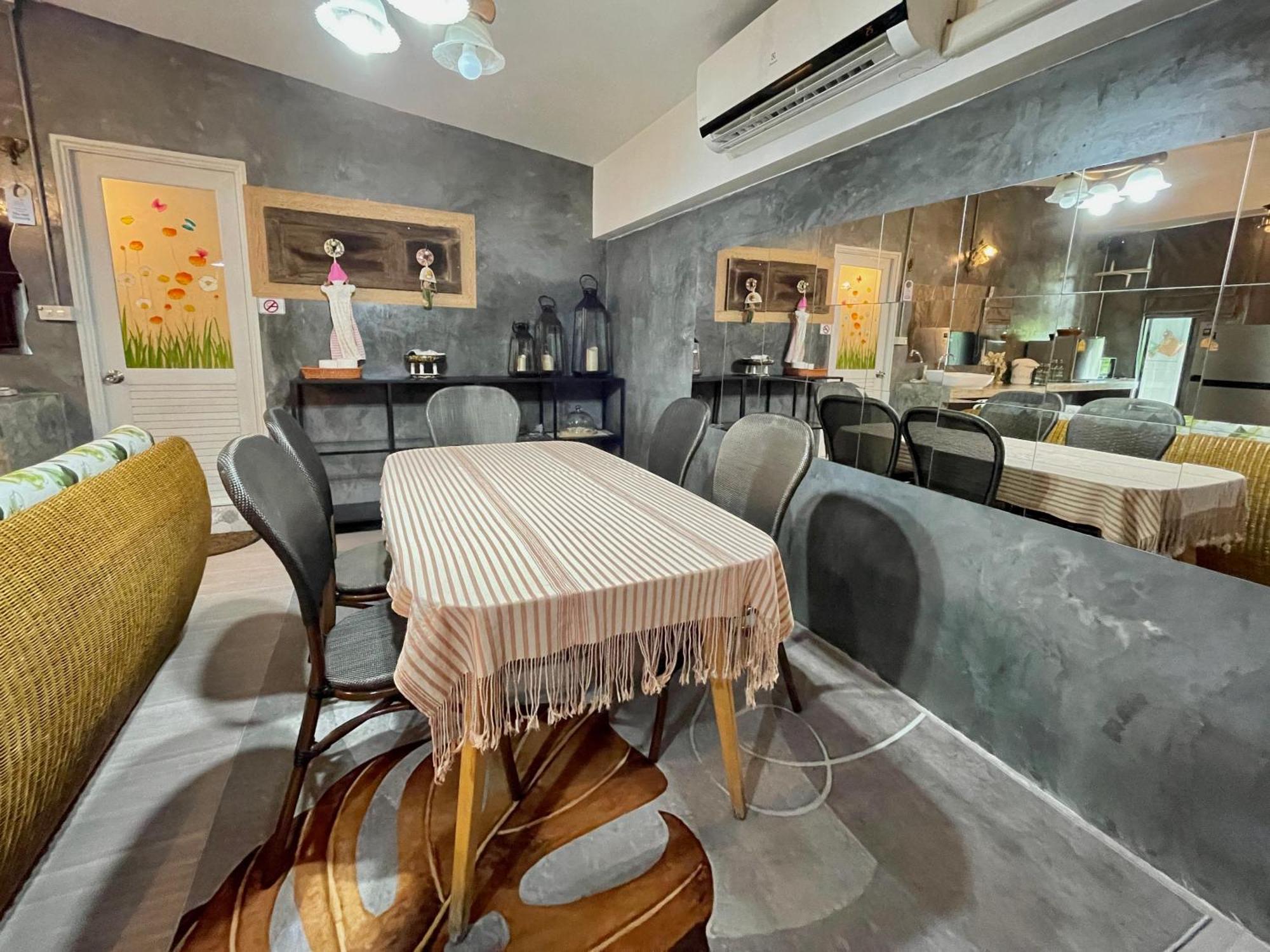 The Quarter Wutthakat Apartment Bangkok Phòng bức ảnh