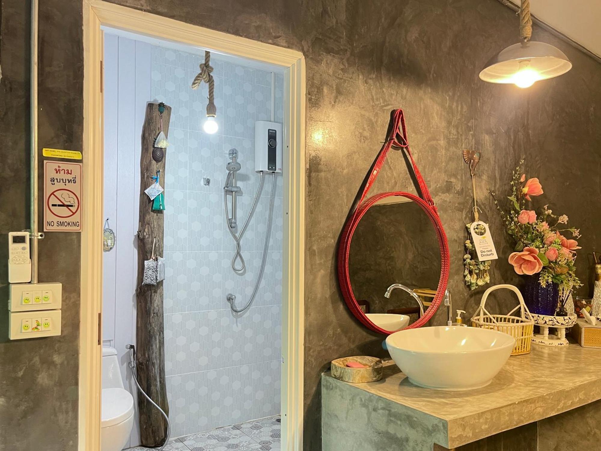 The Quarter Wutthakat Apartment Bangkok Phòng bức ảnh