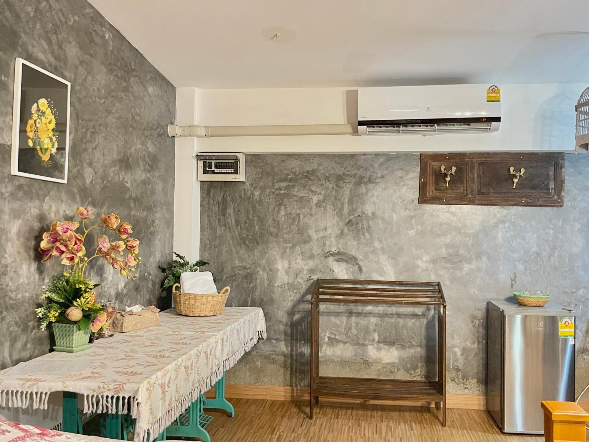 The Quarter Wutthakat Apartment Bangkok Phòng bức ảnh