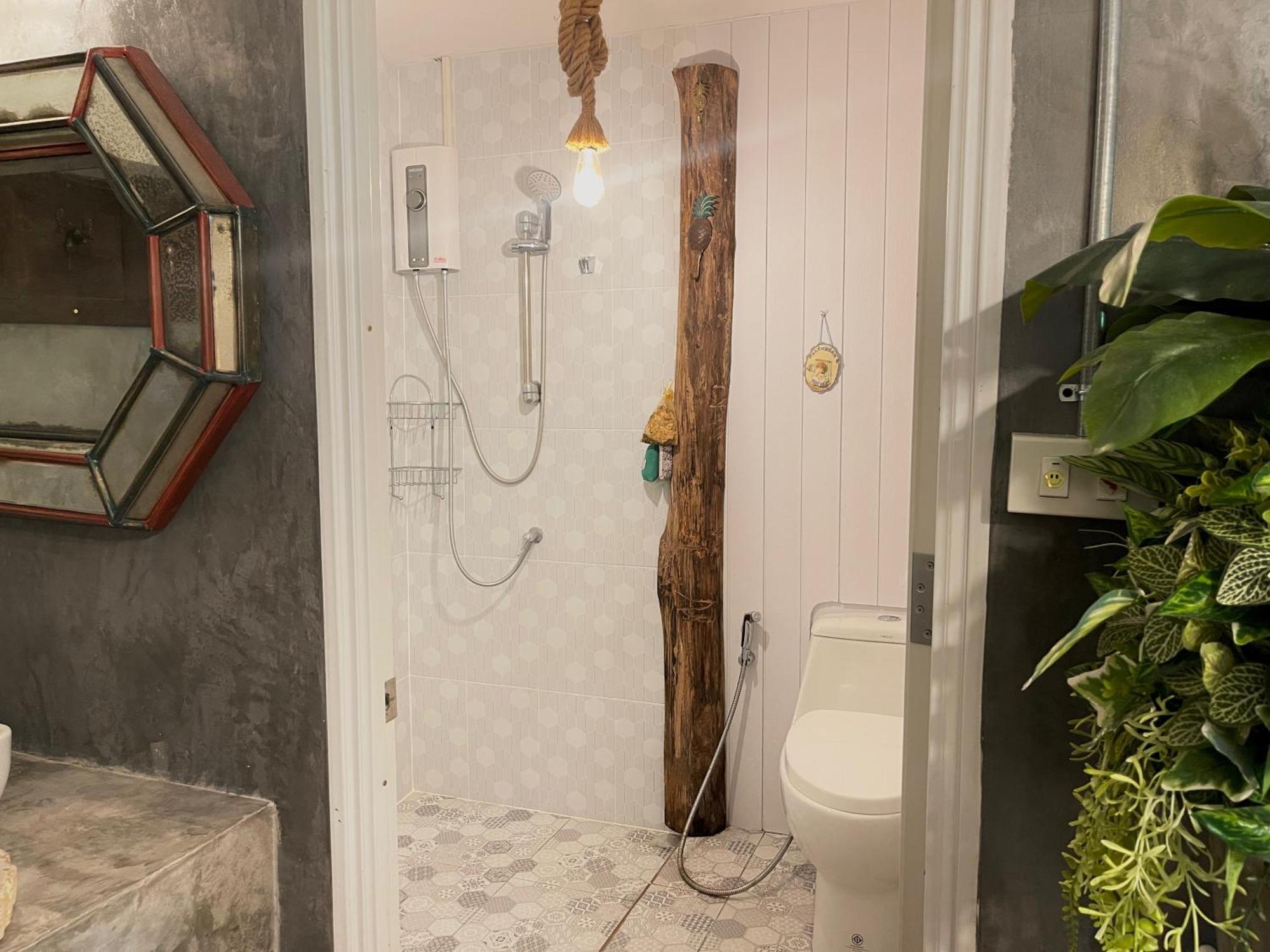 The Quarter Wutthakat Apartment Bangkok Phòng bức ảnh