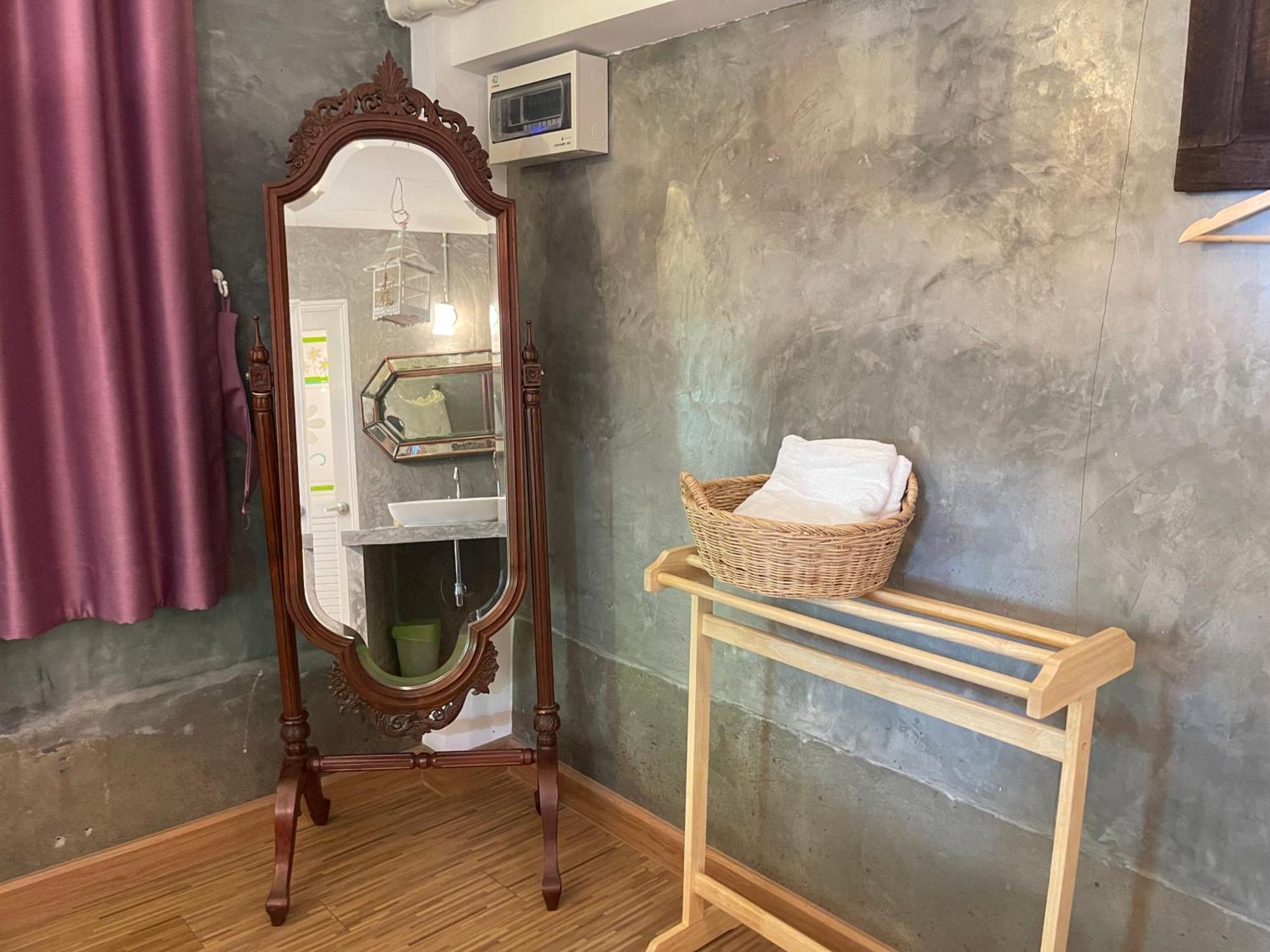 The Quarter Wutthakat Apartment Bangkok Phòng bức ảnh